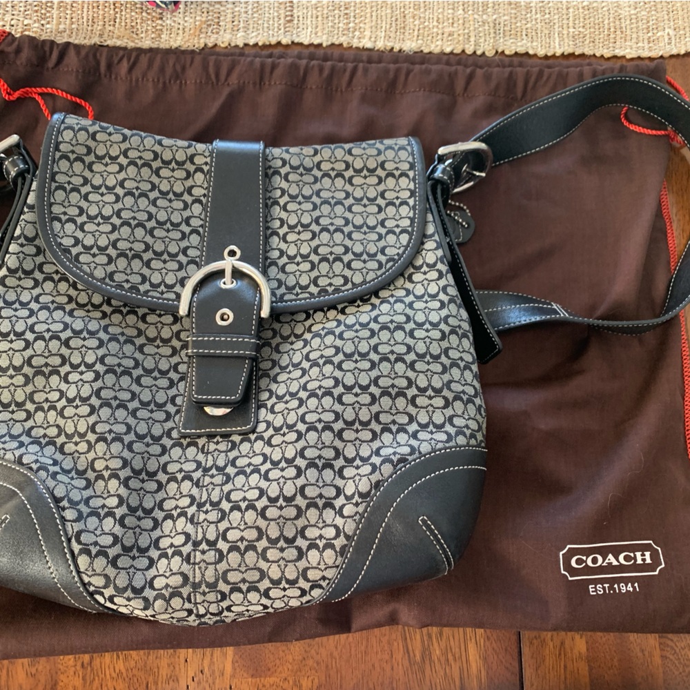 Coach Signature logo Black. Excellent condition . Comes with dust cover.
